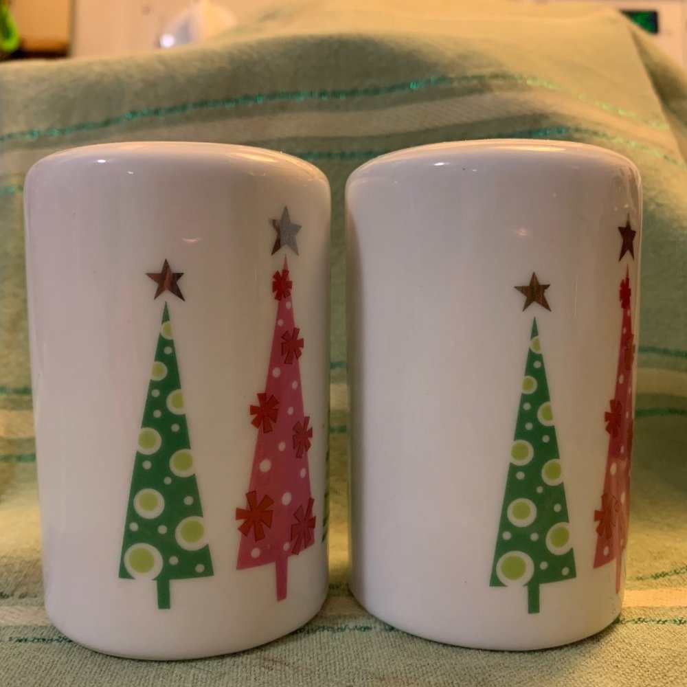 Midcentury Modern-Style Christmas Trees -- Retro-Style Salt & Pepper Shakers